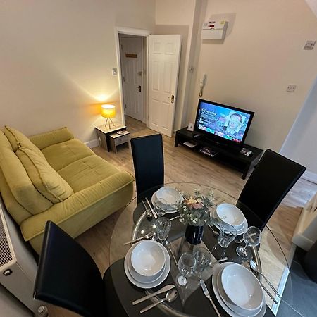 1-Bedroom Flat With Small Garden & Paid Parking In Finsbury Park, Highbury Londyn Zewnętrze zdjęcie