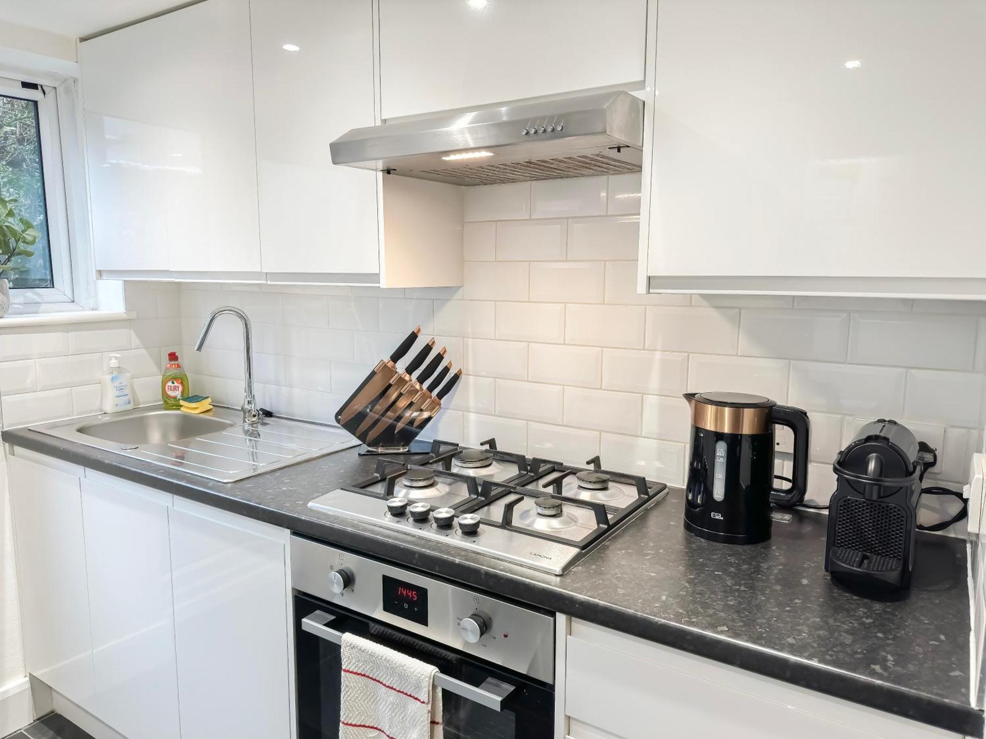 1-Bedroom Flat With Small Garden & Paid Parking In Finsbury Park, Highbury Londyn Zewnętrze zdjęcie