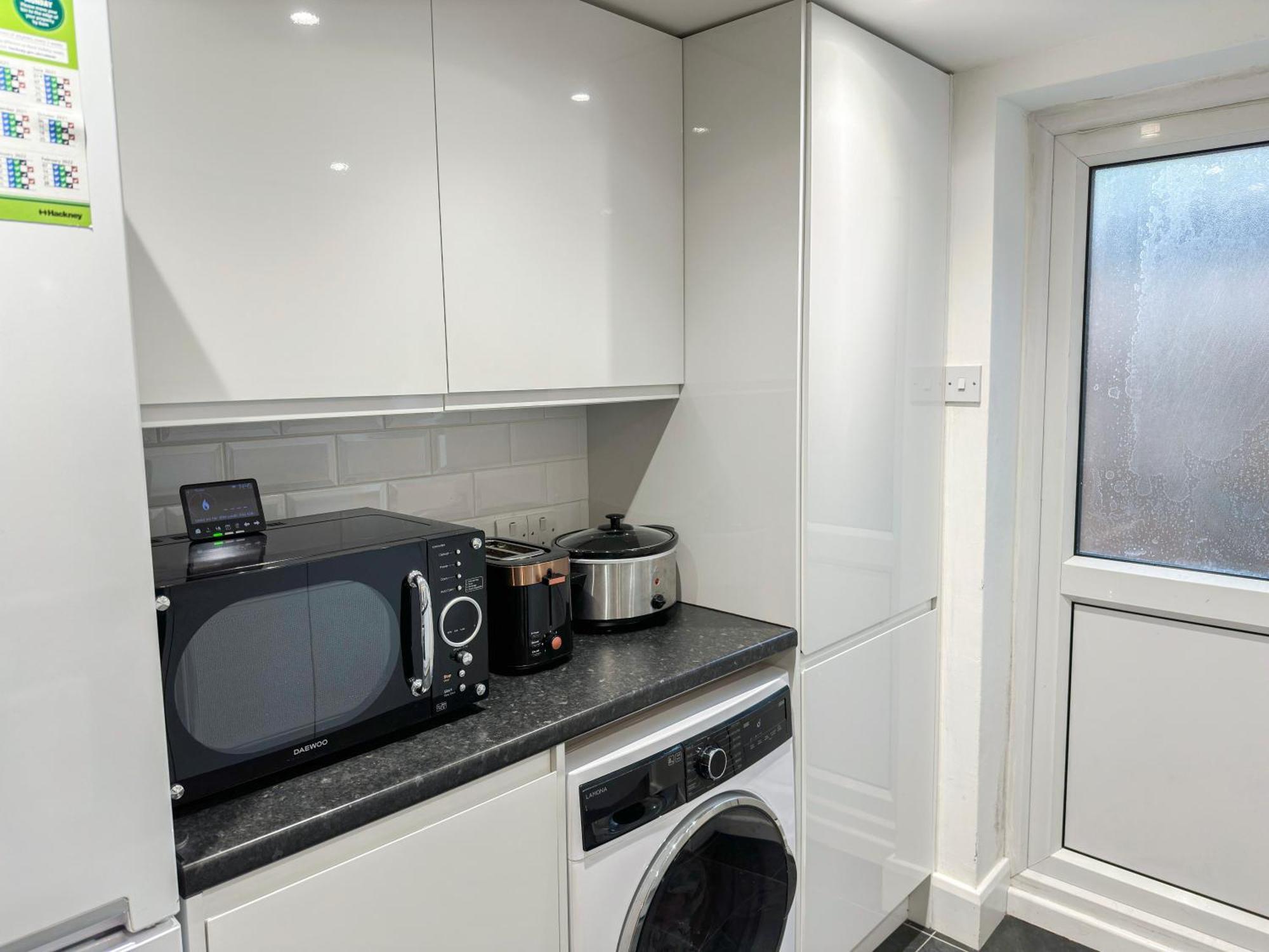1-Bedroom Flat With Small Garden & Paid Parking In Finsbury Park, Highbury Londyn Zewnętrze zdjęcie
