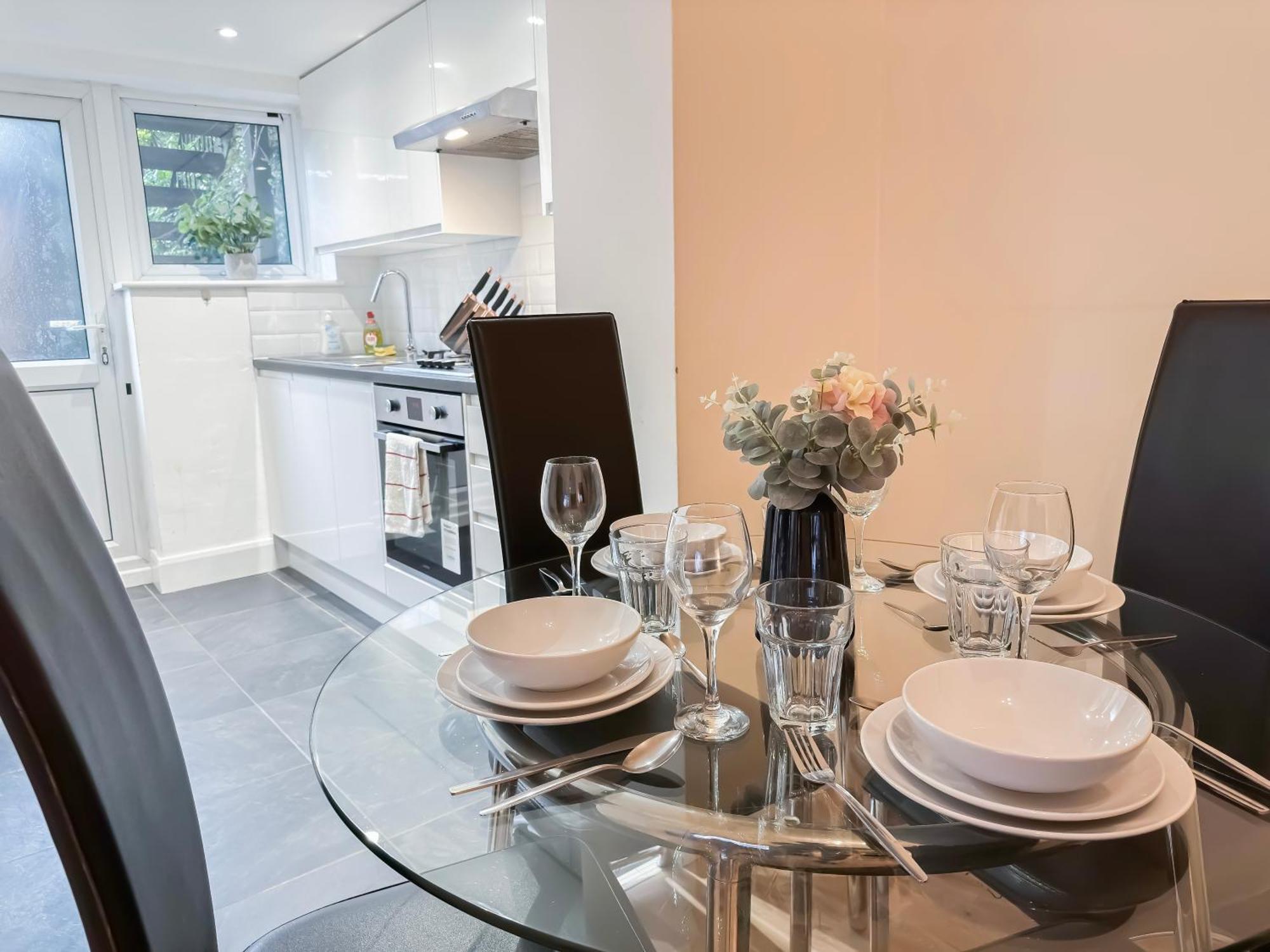 1-Bedroom Flat With Small Garden & Paid Parking In Finsbury Park, Highbury Londyn Zewnętrze zdjęcie
