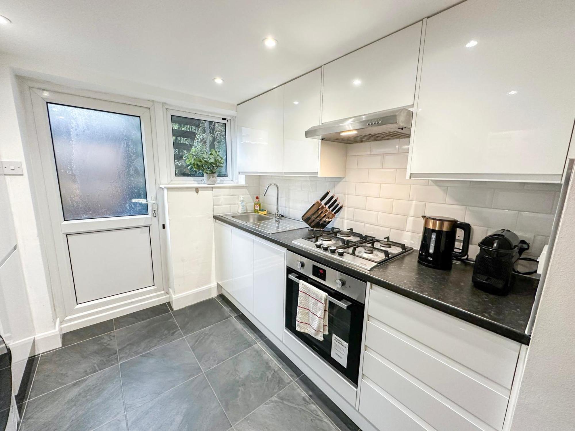 1-Bedroom Flat With Small Garden & Paid Parking In Finsbury Park, Highbury Londyn Zewnętrze zdjęcie