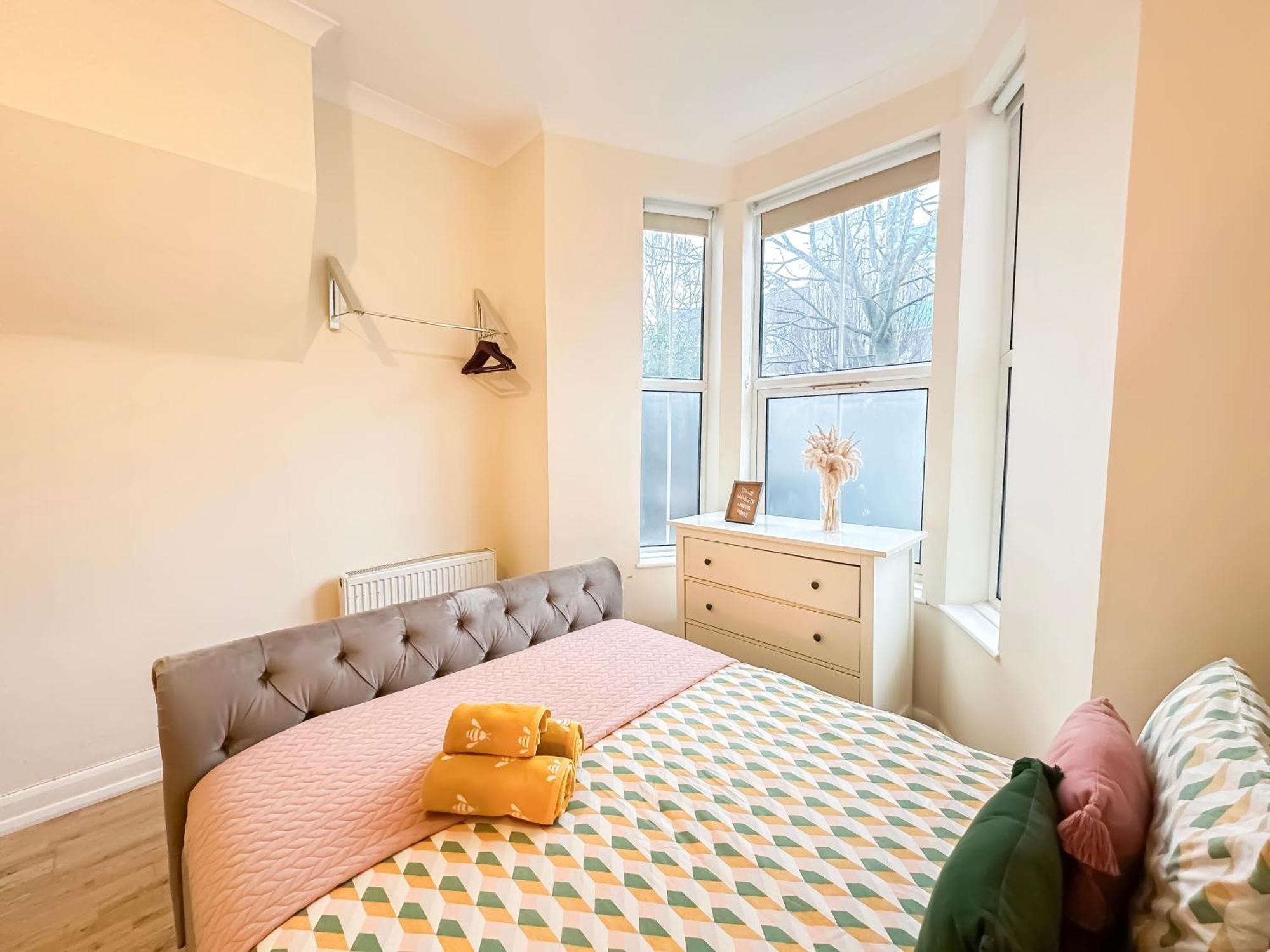 1-Bedroom Flat With Small Garden & Paid Parking In Finsbury Park, Highbury Londyn Zewnętrze zdjęcie
