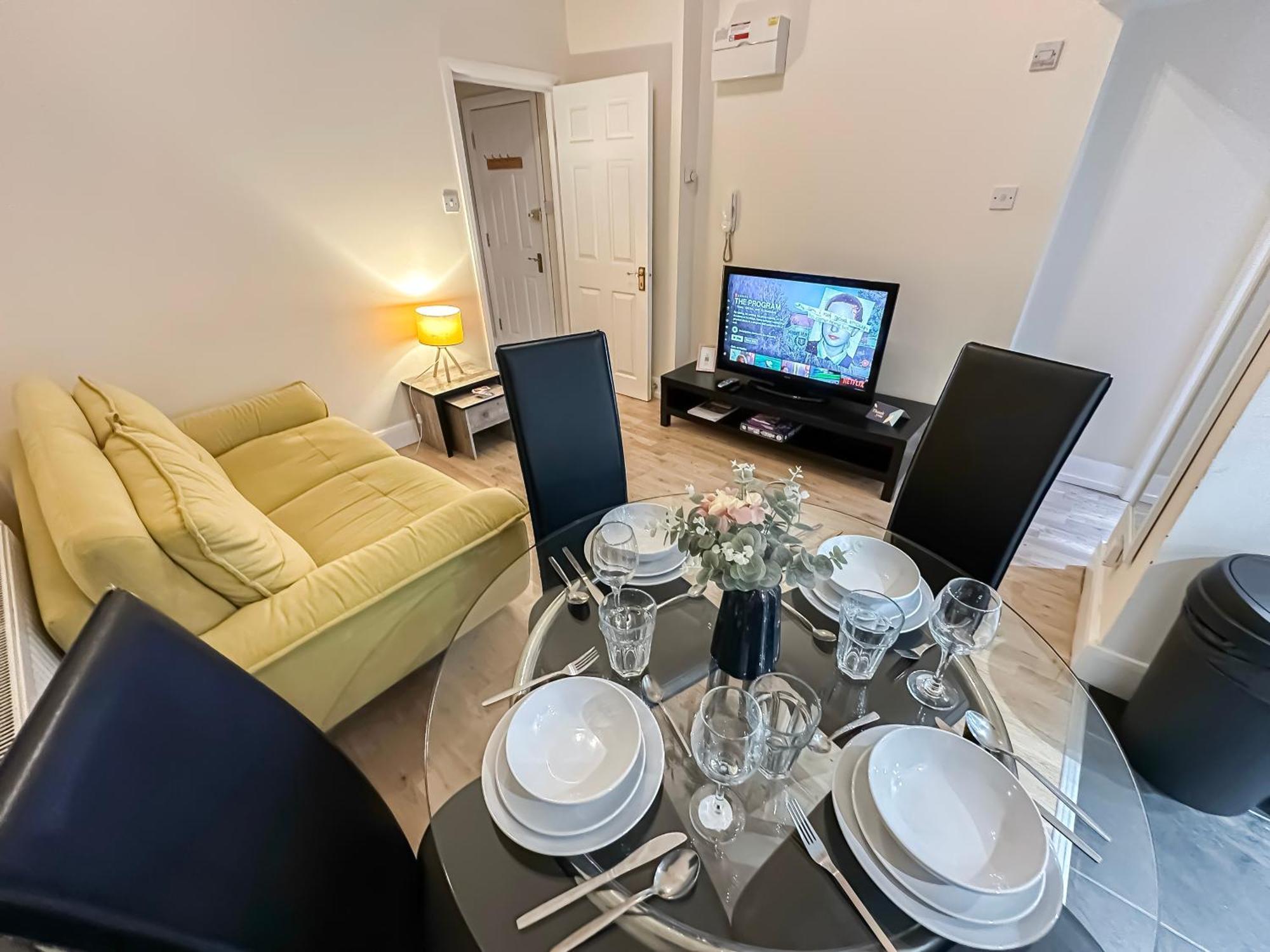 1-Bedroom Flat With Small Garden & Paid Parking In Finsbury Park, Highbury Londyn Zewnętrze zdjęcie