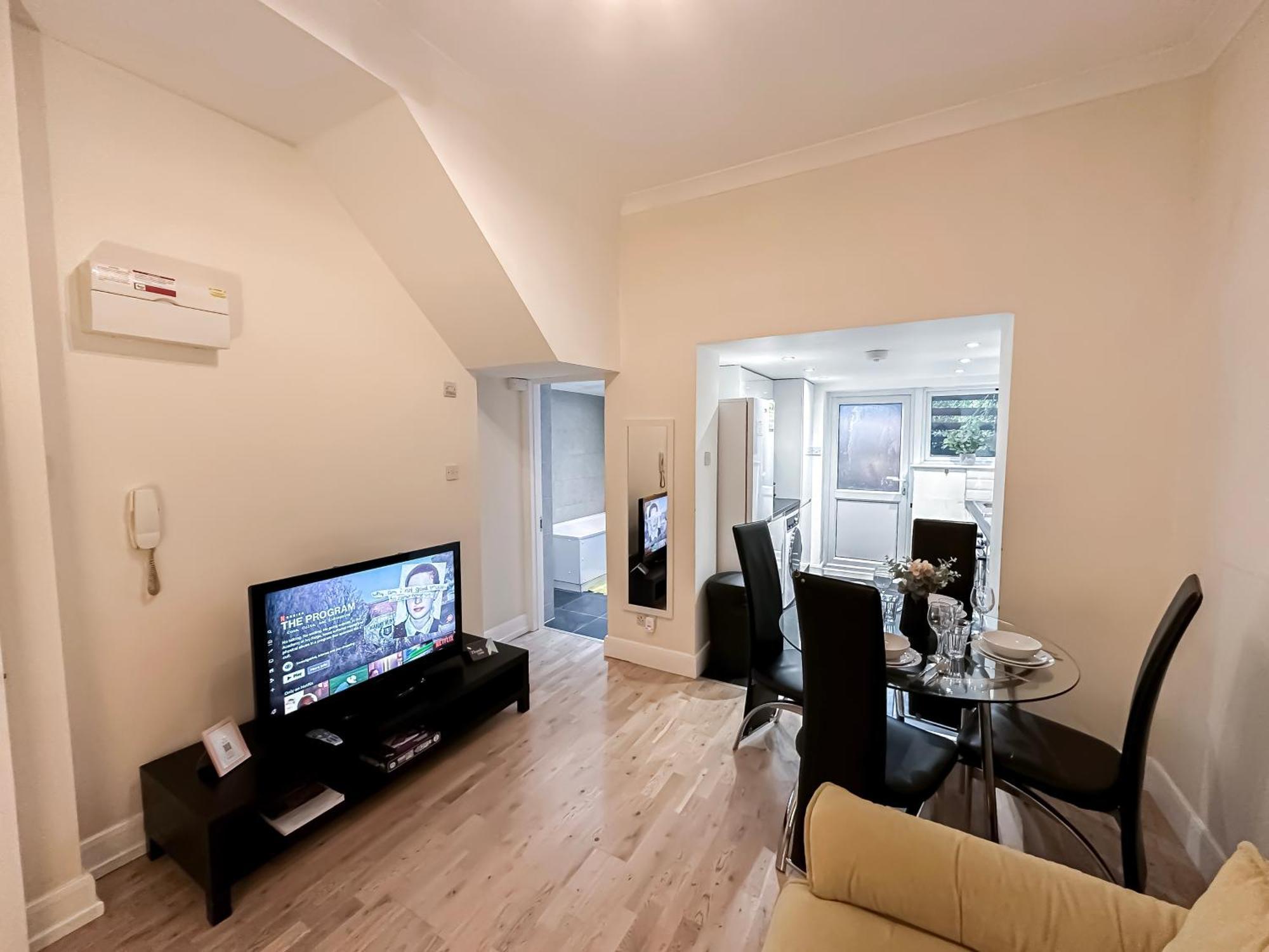 1-Bedroom Flat With Small Garden & Paid Parking In Finsbury Park, Highbury Londyn Zewnętrze zdjęcie