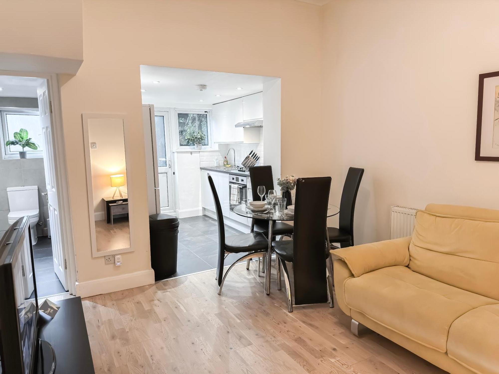 1-Bedroom Flat With Small Garden & Paid Parking In Finsbury Park, Highbury Londyn Zewnętrze zdjęcie