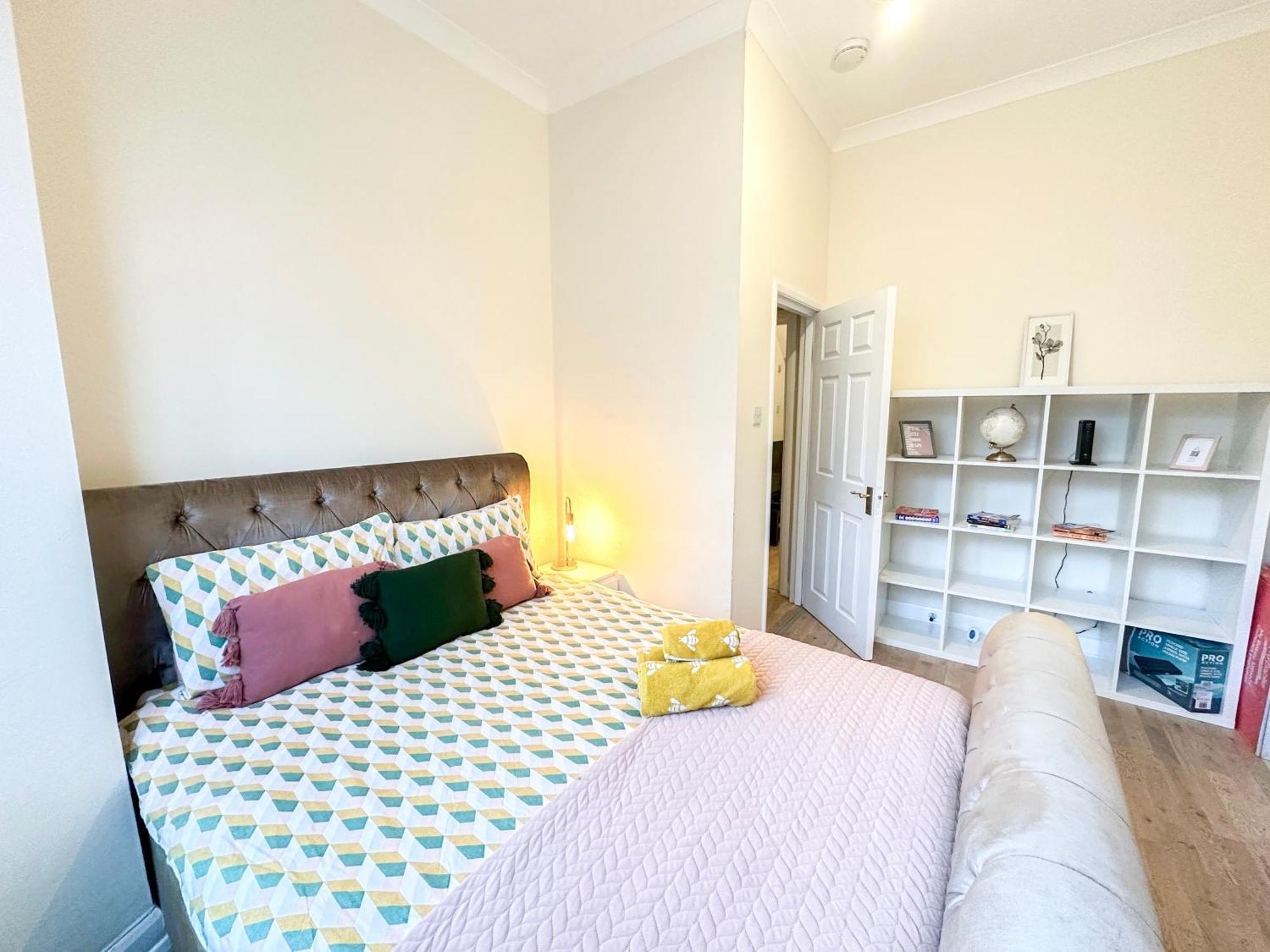 1-Bedroom Flat With Small Garden & Paid Parking In Finsbury Park, Highbury Londyn Zewnętrze zdjęcie