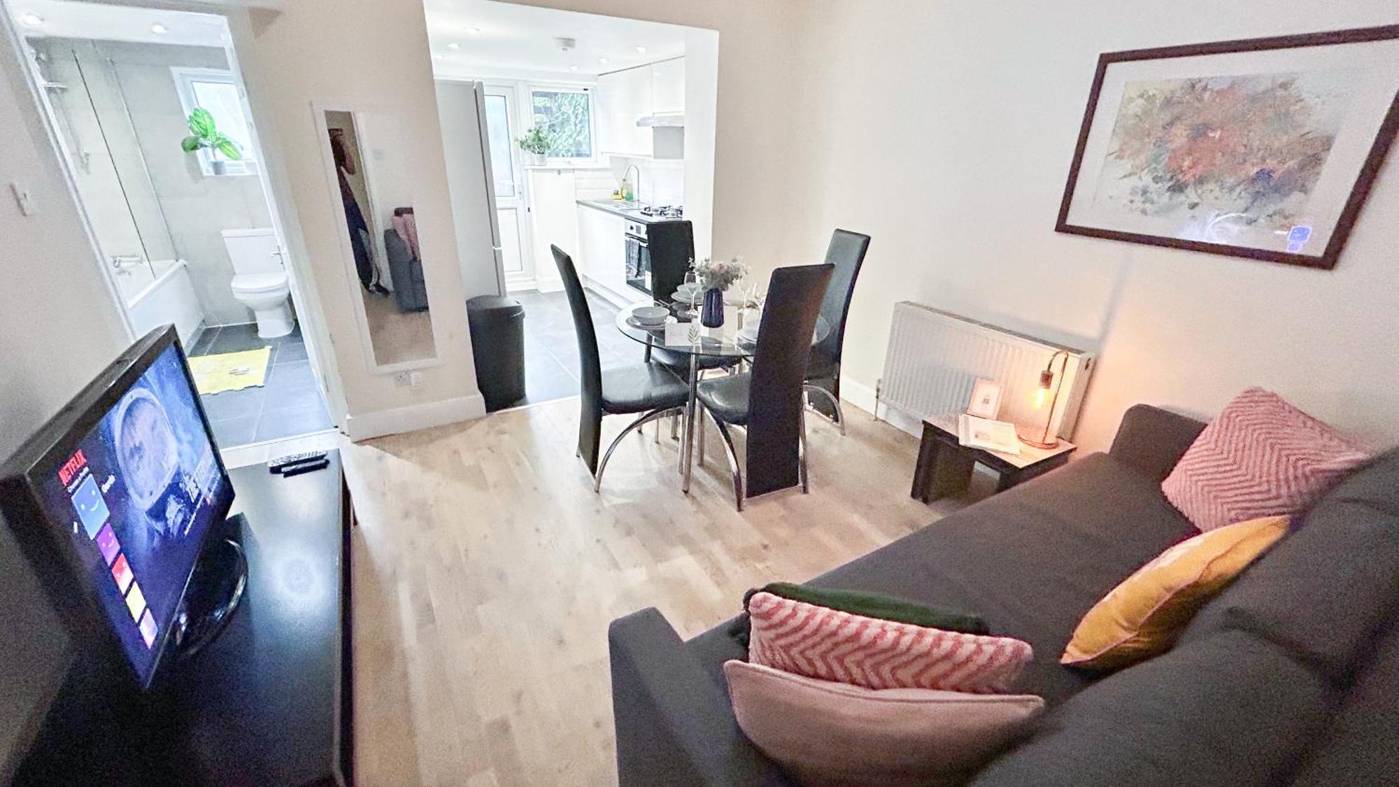 1-Bedroom Flat With Small Garden & Paid Parking In Finsbury Park, Highbury Londyn Zewnętrze zdjęcie