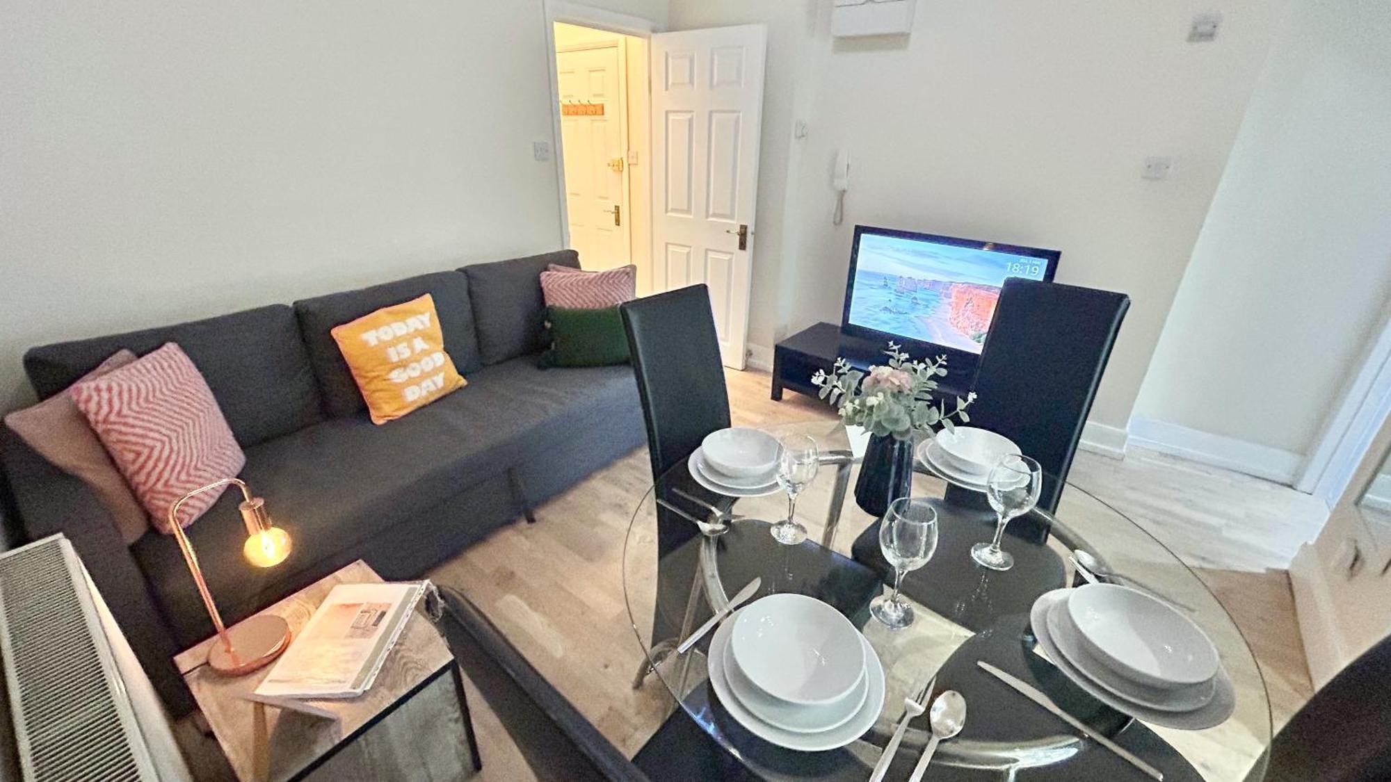 1-Bedroom Flat With Small Garden & Paid Parking In Finsbury Park, Highbury Londyn Zewnętrze zdjęcie