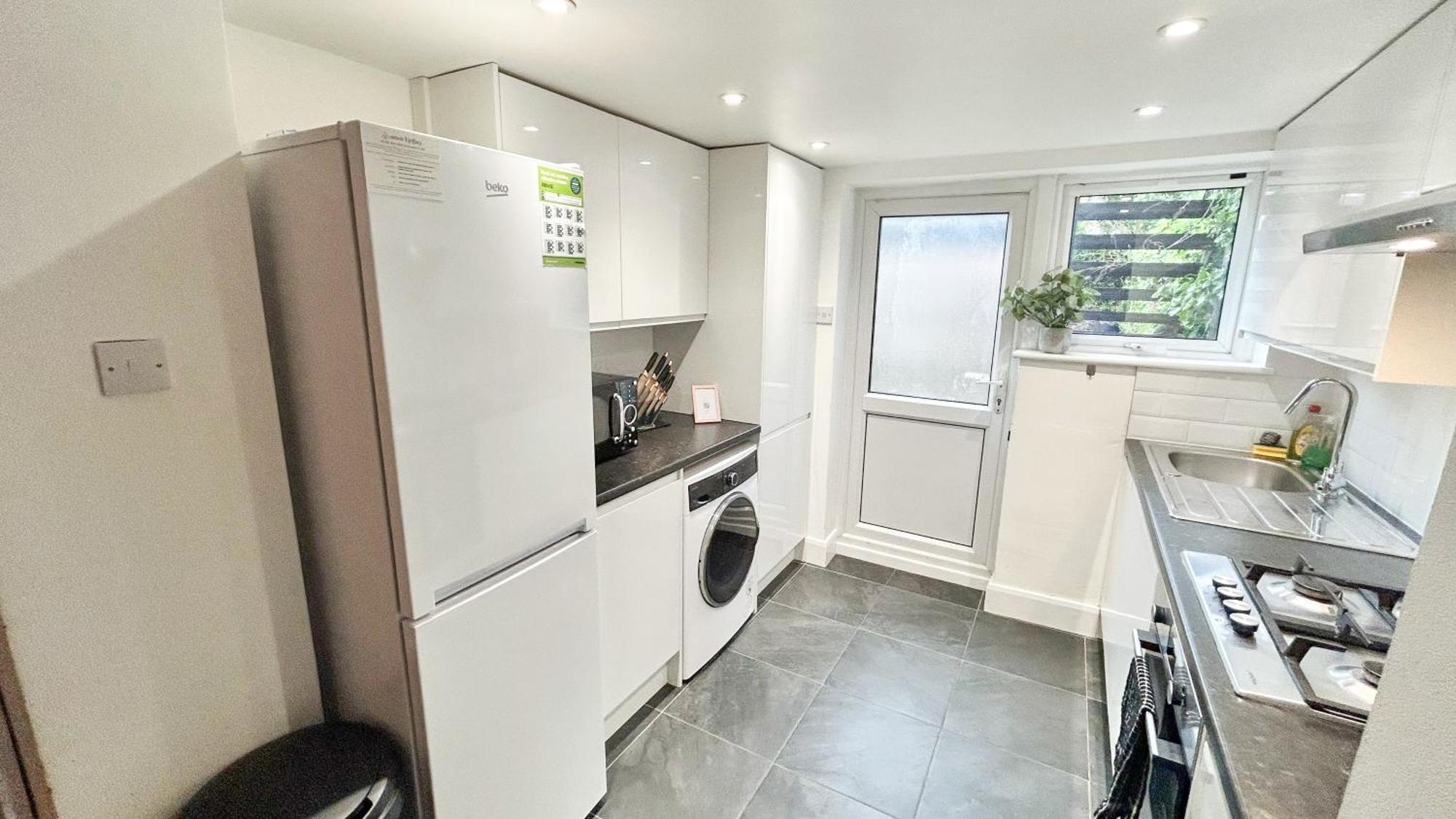 1-Bedroom Flat With Small Garden & Paid Parking In Finsbury Park, Highbury Londyn Zewnętrze zdjęcie