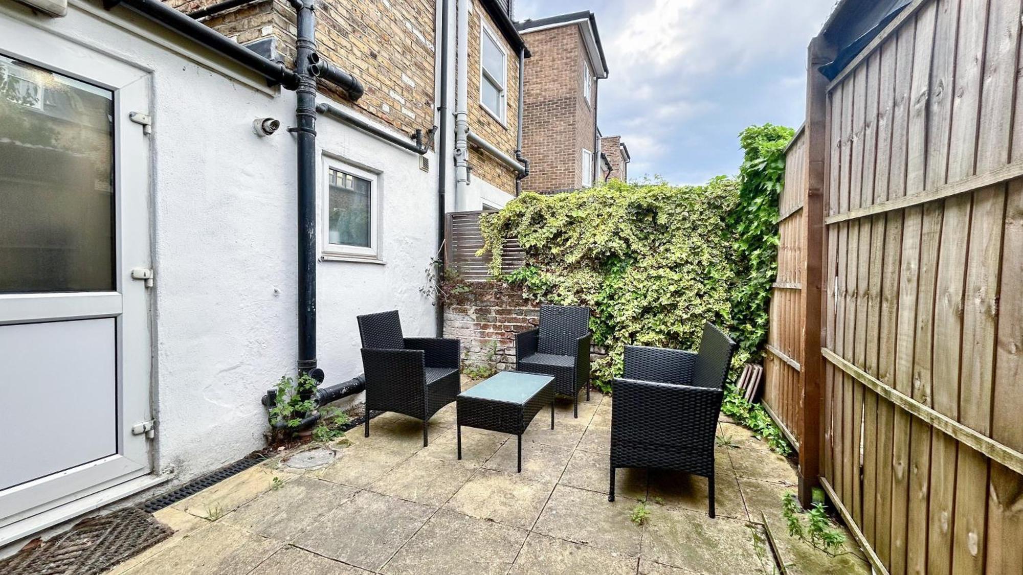 1-Bedroom Flat With Small Garden & Paid Parking In Finsbury Park, Highbury Londyn Zewnętrze zdjęcie