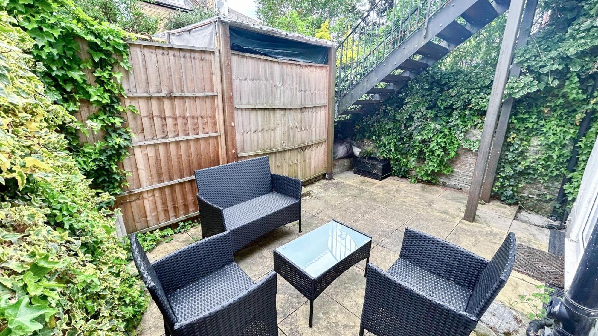 1-Bedroom Flat With Small Garden & Paid Parking In Finsbury Park, Highbury Londyn Zewnętrze zdjęcie