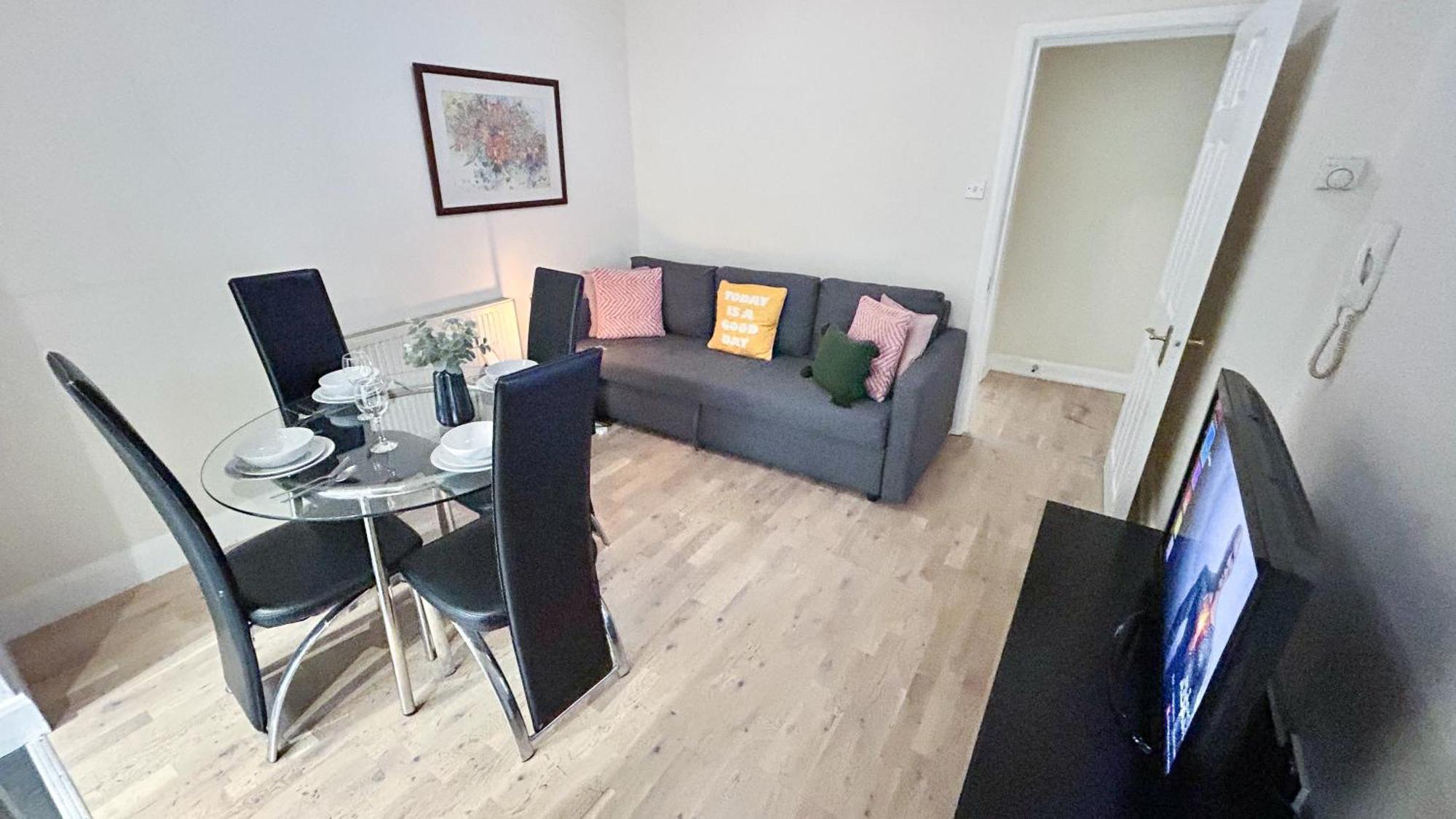 1-Bedroom Flat With Small Garden & Paid Parking In Finsbury Park, Highbury Londyn Zewnętrze zdjęcie
