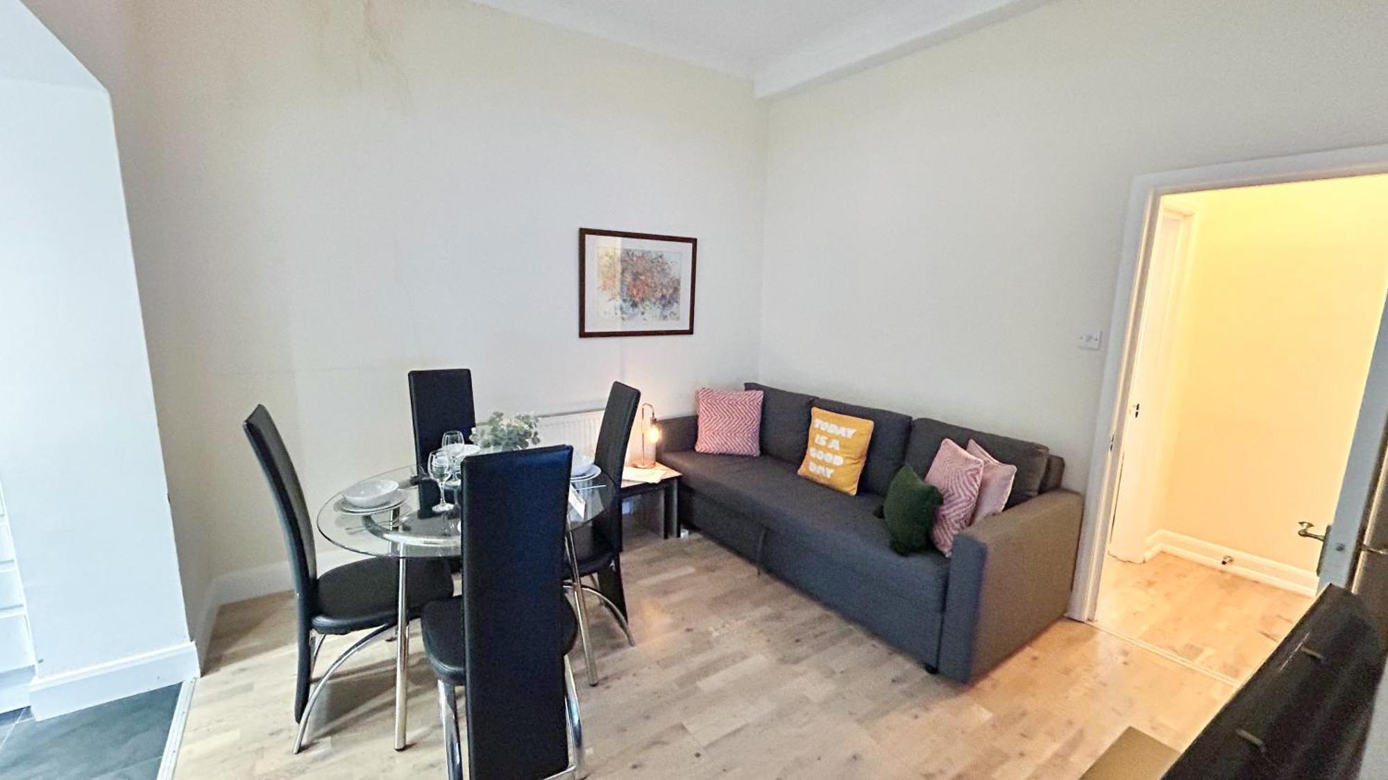 1-Bedroom Flat With Small Garden & Paid Parking In Finsbury Park, Highbury Londyn Zewnętrze zdjęcie