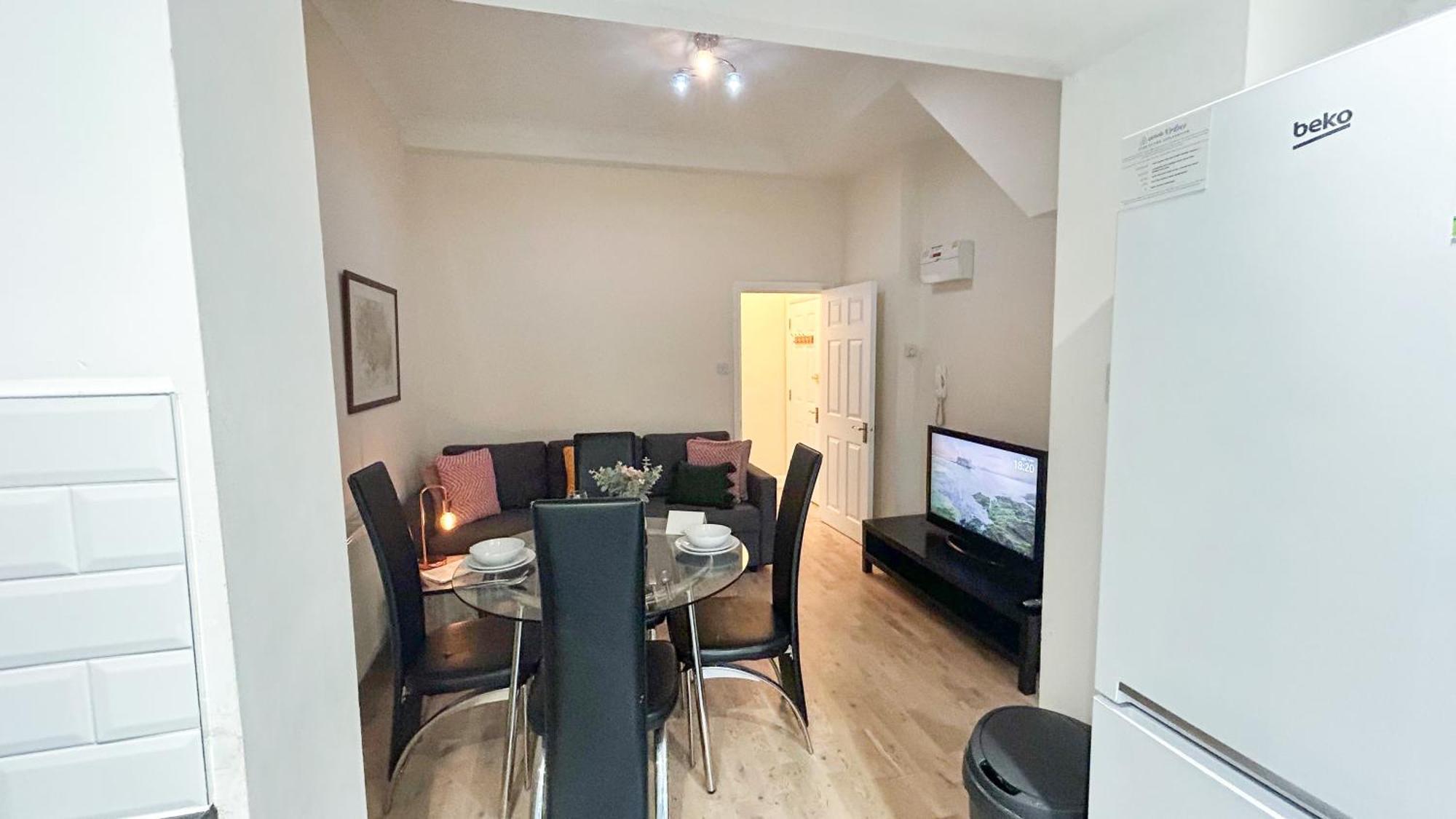 1-Bedroom Flat With Small Garden & Paid Parking In Finsbury Park, Highbury Londyn Zewnętrze zdjęcie