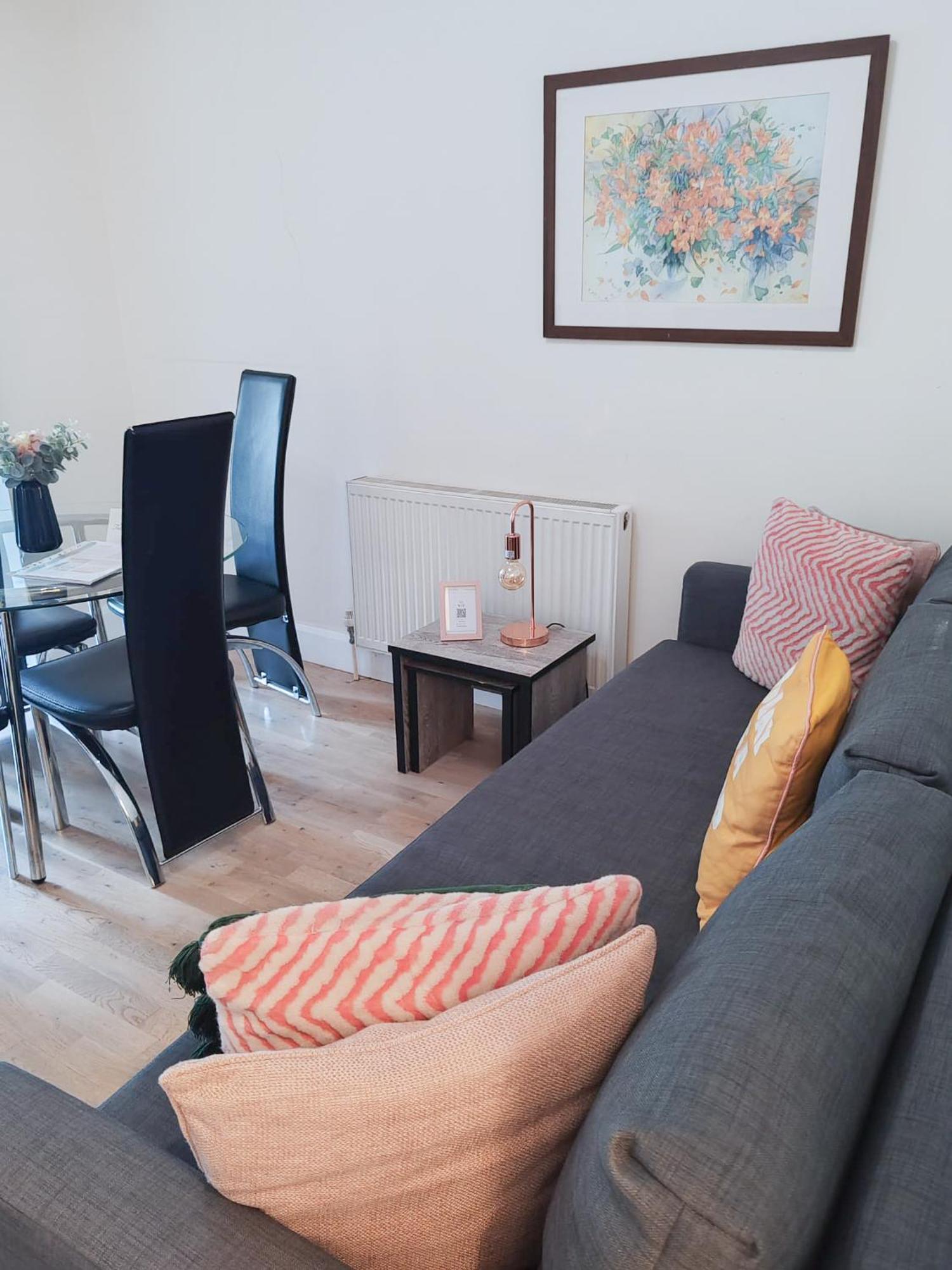 1-Bedroom Flat With Small Garden & Paid Parking In Finsbury Park, Highbury Londyn Zewnętrze zdjęcie