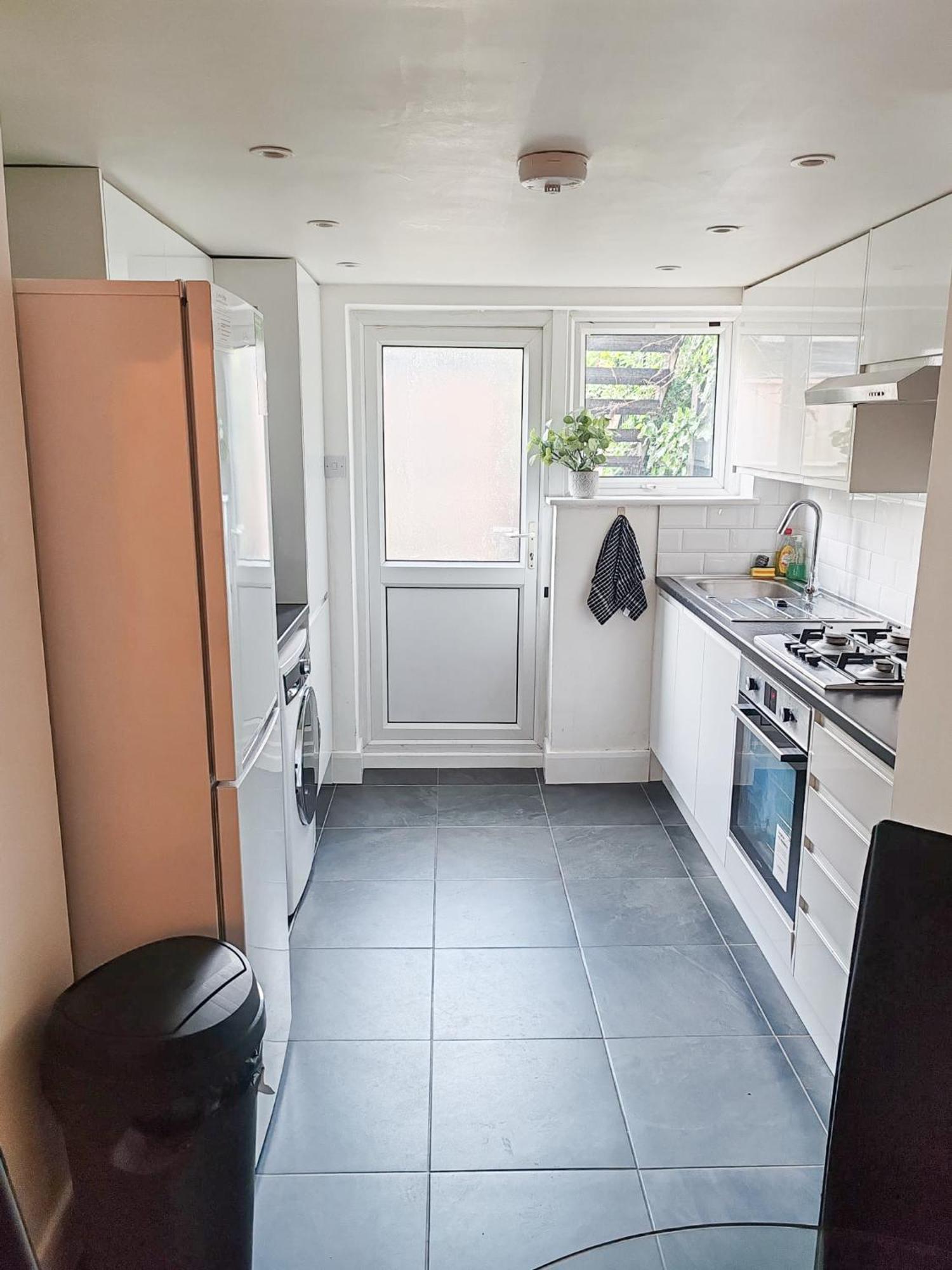 1-Bedroom Flat With Small Garden & Paid Parking In Finsbury Park, Highbury Londyn Zewnętrze zdjęcie