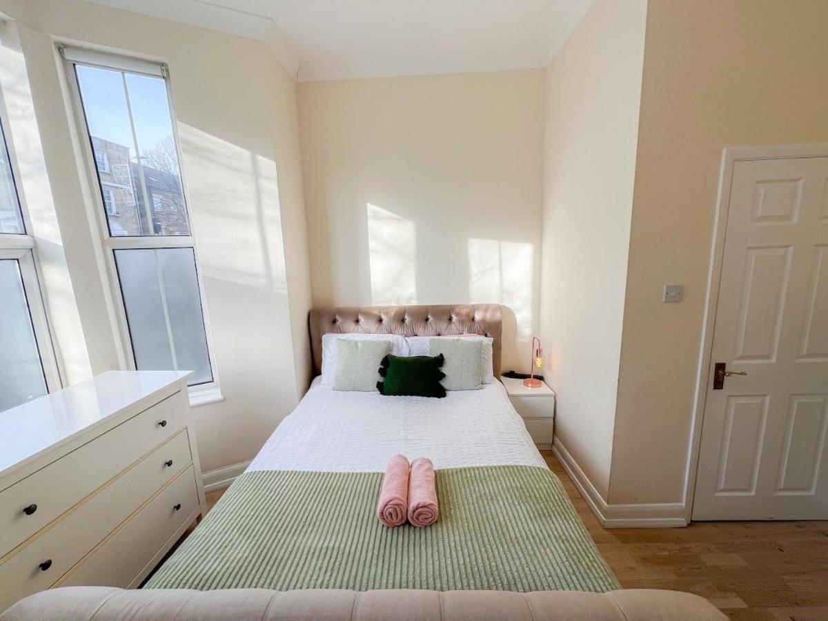 1-Bedroom Flat With Small Garden & Paid Parking In Finsbury Park, Highbury Londyn Zewnętrze zdjęcie