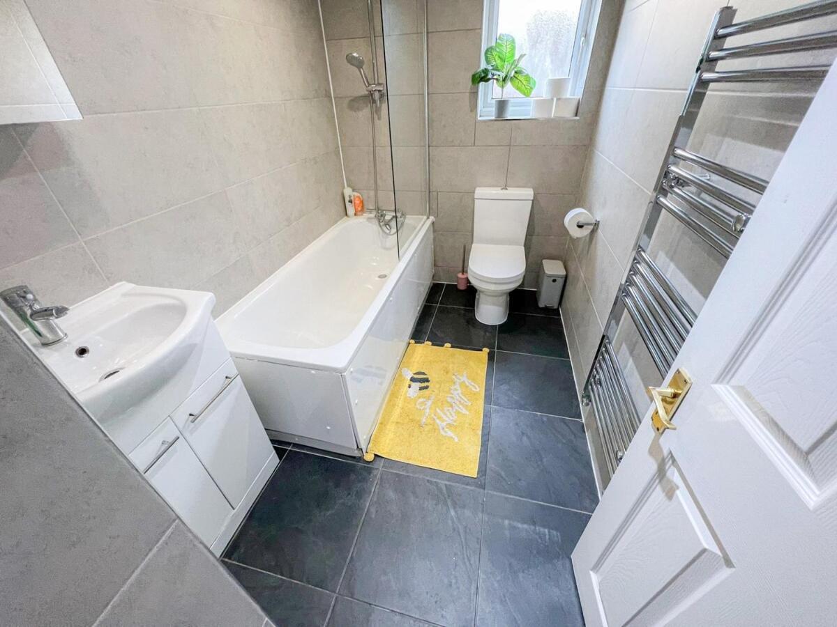 1-Bedroom Flat With Small Garden & Paid Parking In Finsbury Park, Highbury Londyn Zewnętrze zdjęcie