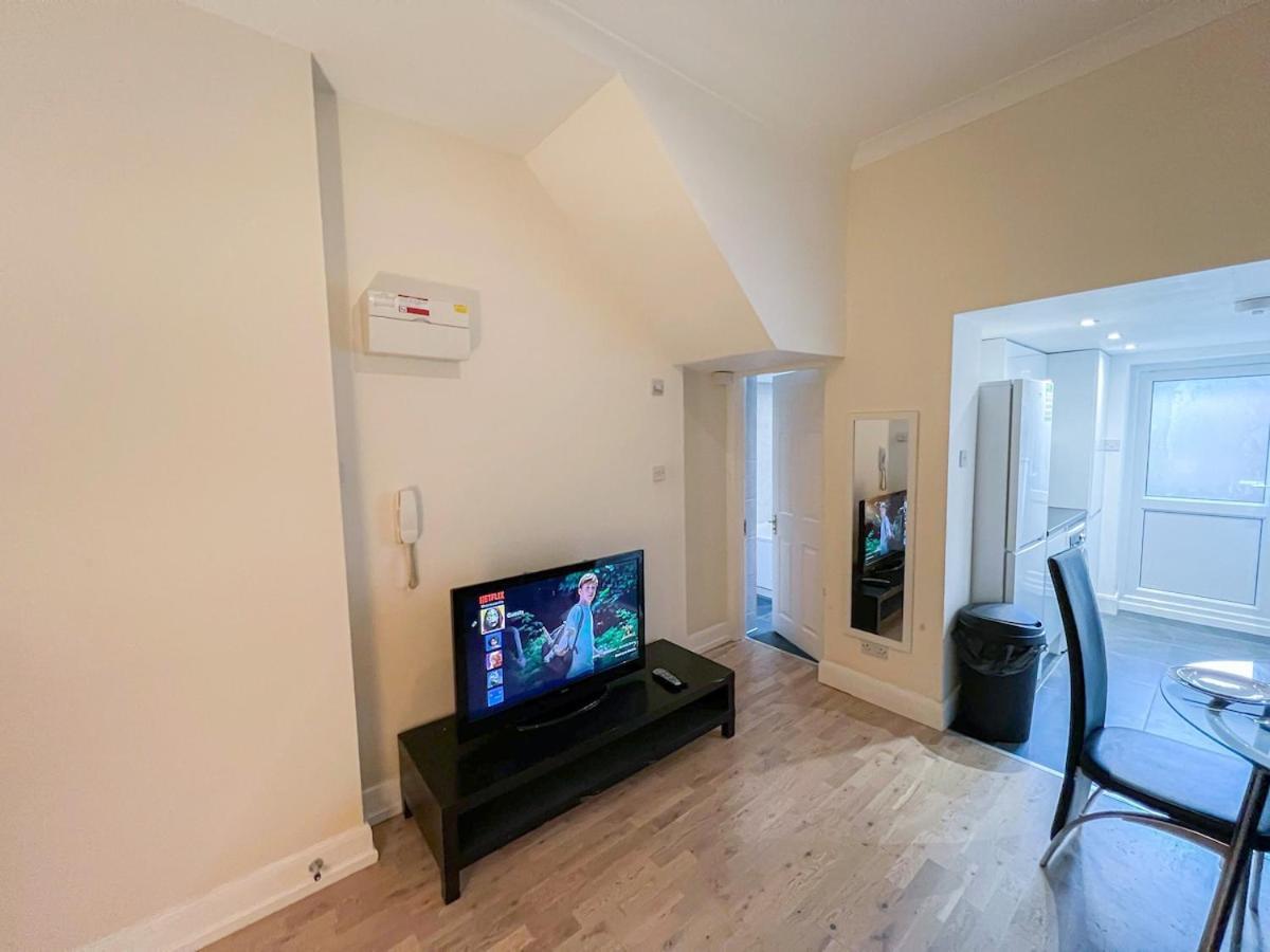 1-Bedroom Flat With Small Garden & Paid Parking In Finsbury Park, Highbury Londyn Zewnętrze zdjęcie