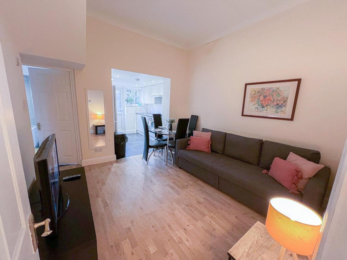 1-Bedroom Flat With Small Garden & Paid Parking In Finsbury Park, Highbury Londyn Zewnętrze zdjęcie