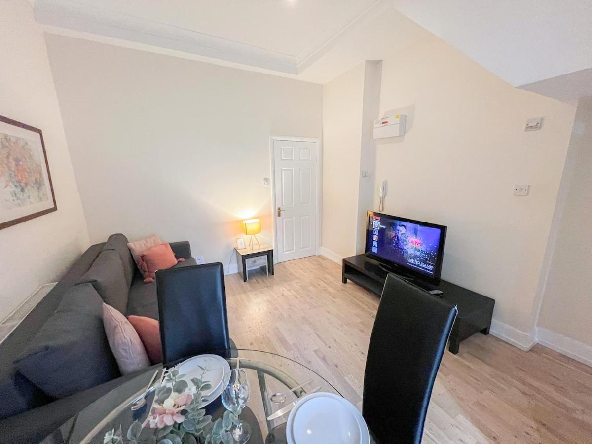 1-Bedroom Flat With Small Garden & Paid Parking In Finsbury Park, Highbury Londyn Zewnętrze zdjęcie