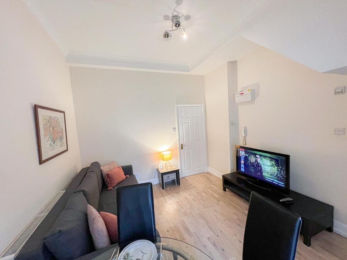 1-Bedroom Flat With Small Garden & Paid Parking In Finsbury Park, Highbury Londyn Zewnętrze zdjęcie