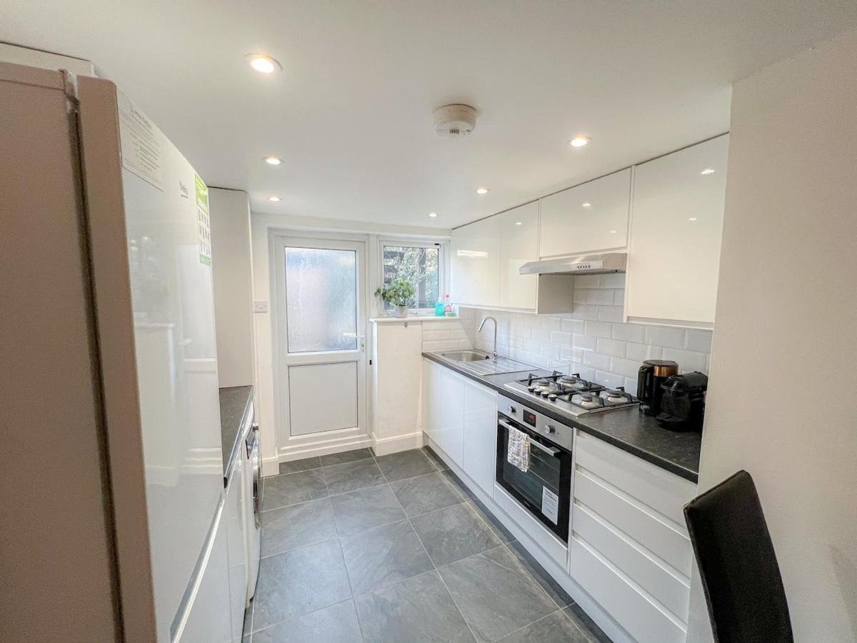 1-Bedroom Flat With Small Garden & Paid Parking In Finsbury Park, Highbury Londyn Zewnętrze zdjęcie