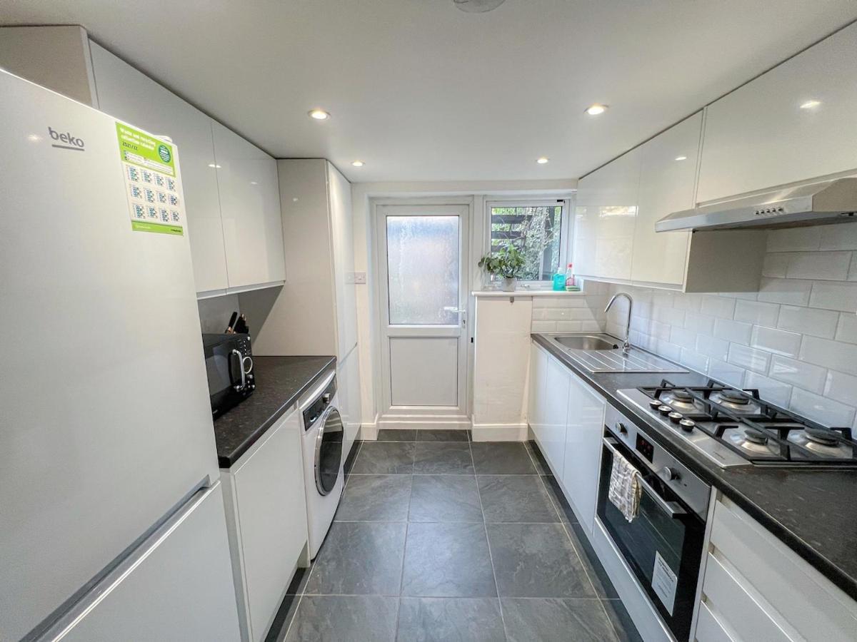 1-Bedroom Flat With Small Garden & Paid Parking In Finsbury Park, Highbury Londyn Zewnętrze zdjęcie