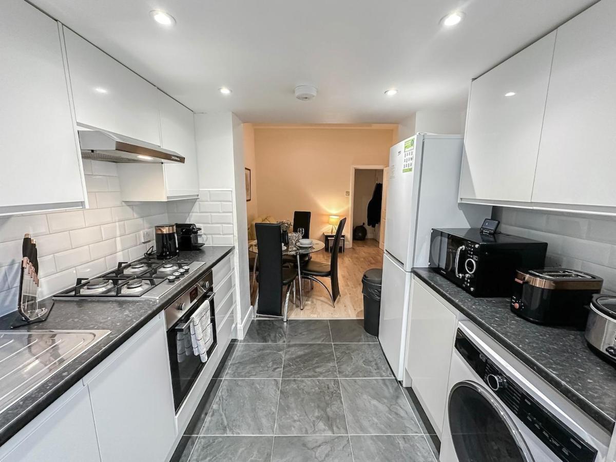 1-Bedroom Flat With Small Garden & Paid Parking In Finsbury Park, Highbury Londyn Zewnętrze zdjęcie