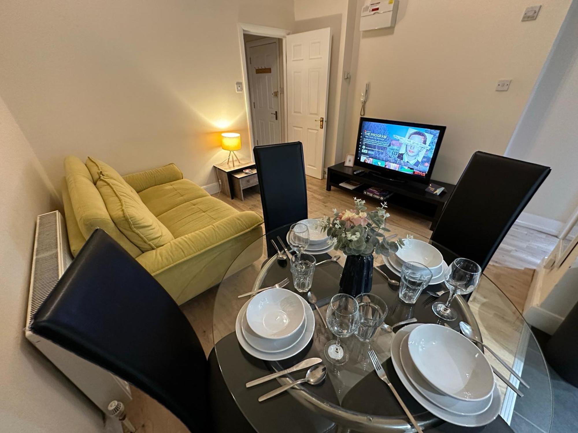 1-Bedroom Flat With Small Garden & Paid Parking In Finsbury Park, Highbury Londyn Zewnętrze zdjęcie