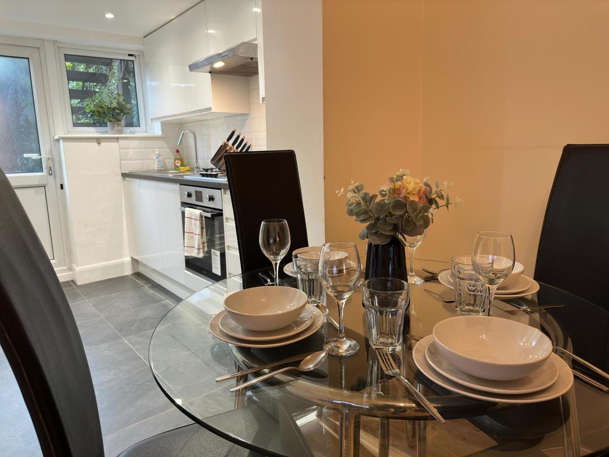1-Bedroom Flat With Small Garden & Paid Parking In Finsbury Park, Highbury Londyn Zewnętrze zdjęcie